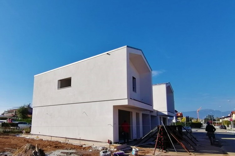 BIFAMILIARI DAL DESIGN MODERNO A CASTIONE