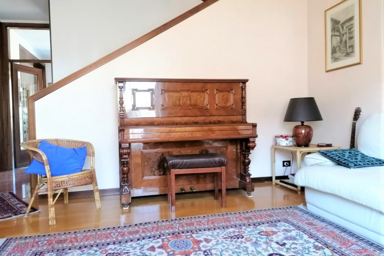 VILLA A SCHIERA A ROMANO D'EZZELINO