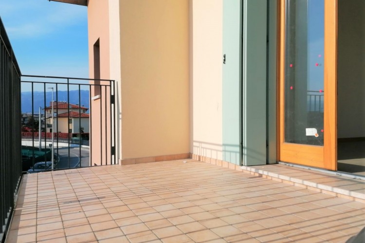 BILOCALE CON TERRAZZO A CASSOLA