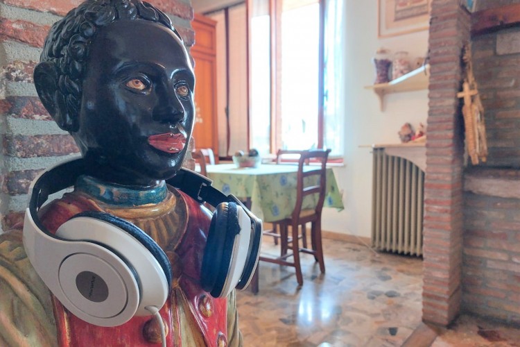 GRANDE APPARTAMENTO INDIPENDENTE CON TERRAZZONE A ROSA'