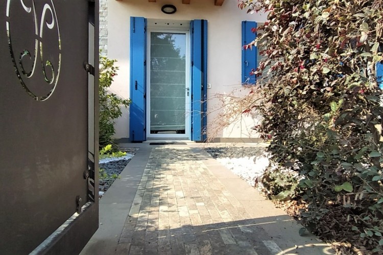 VILLINO A SCHIERA INDIPENDENTE A ROSA'