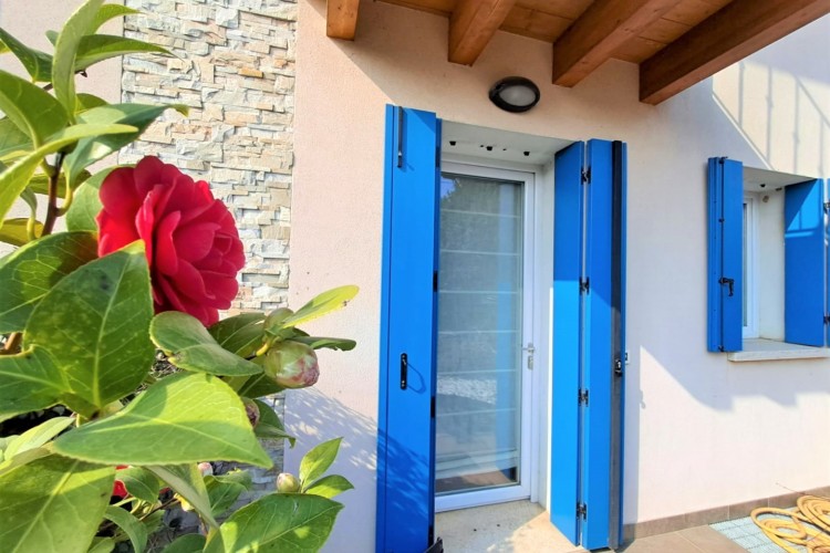 VILLINO A SCHIERA INDIPENDENTE A ROSA'