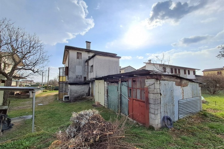 CASA RUSTICA SINGOLA CON SCOPERTO PRIVATO A CASONI