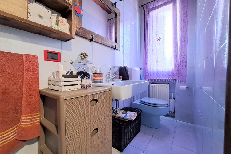 VILLETTA A SCHIERA CON SCOPERTO PRIVATO A SAN NAZARIO