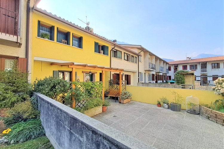 VILLETTA A SCHIERA CON SCOPERTO PRIVATO A SAN NAZARIO