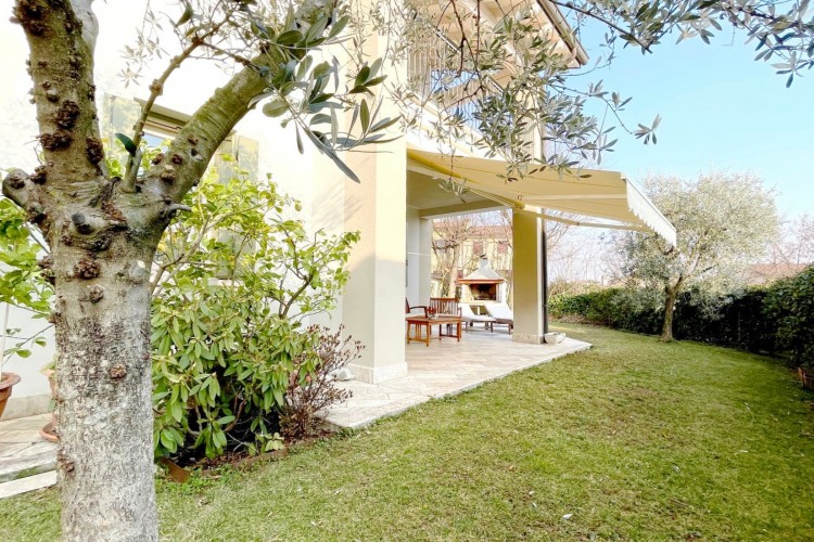 FANTASTICA VILLA SINGOLA A BORSO DEL GRAPPA