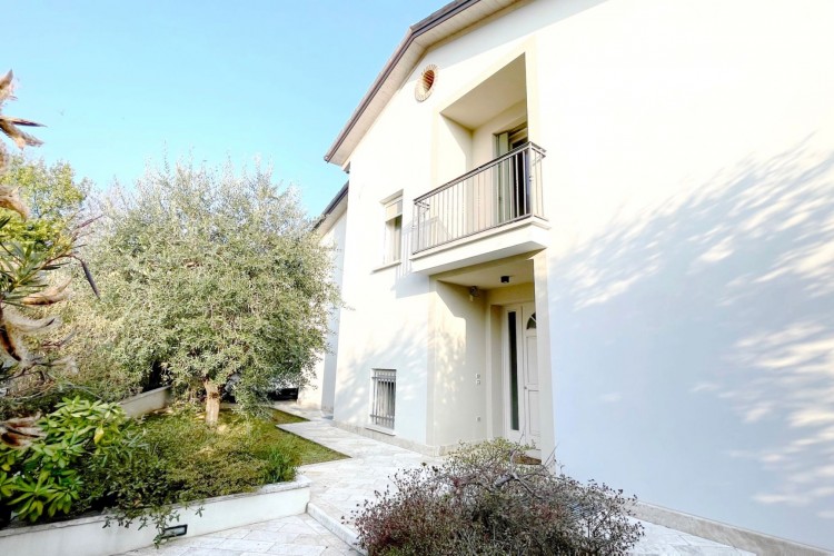 FANTASTICA VILLA SINGOLA A BORSO DEL GRAPPA