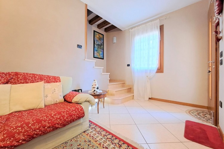 VILLA A SCHIERA A BORSO DEL GRAPPA