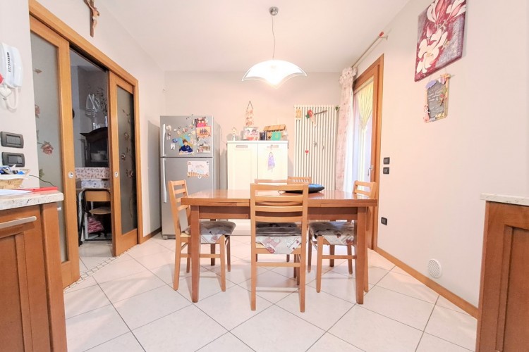 VILLA A SCHIERA A BORSO DEL GRAPPA
