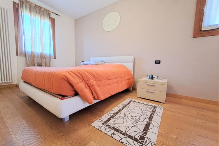 VILLA A SCHIERA A BORSO DEL GRAPPA