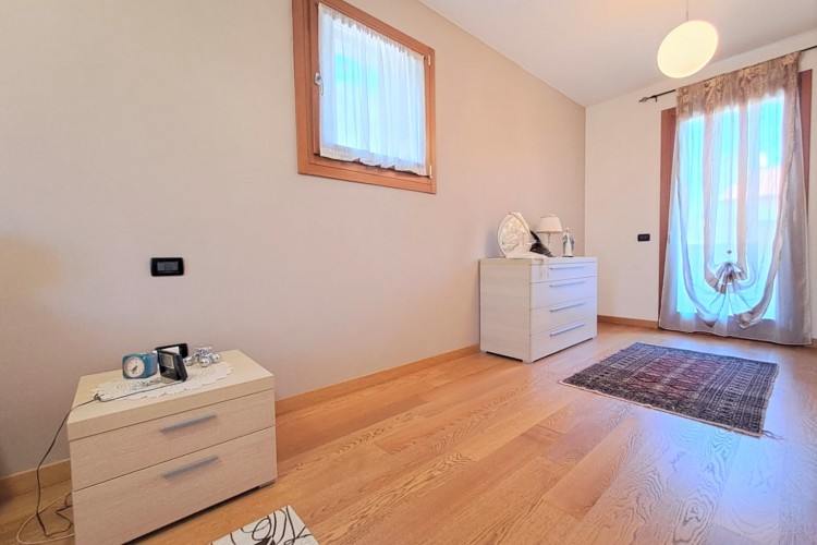 VILLA A SCHIERA A BORSO DEL GRAPPA