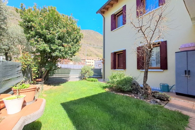 VILLA A SCHIERA A BORSO DEL GRAPPA