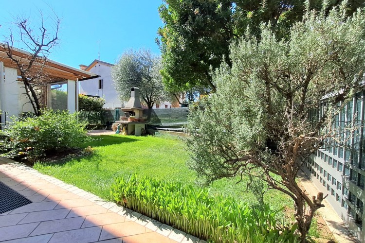VILLA A SCHIERA A BORSO DEL GRAPPA