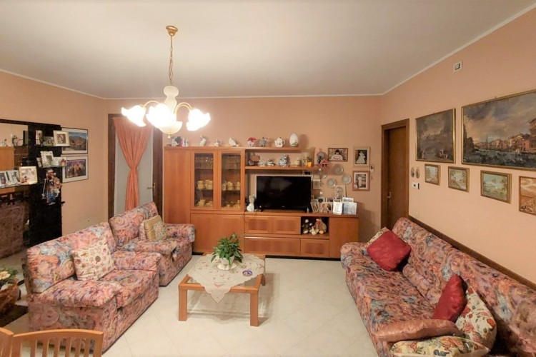 APPARTAMENTO AL PIANO PRIMO A ROSA'