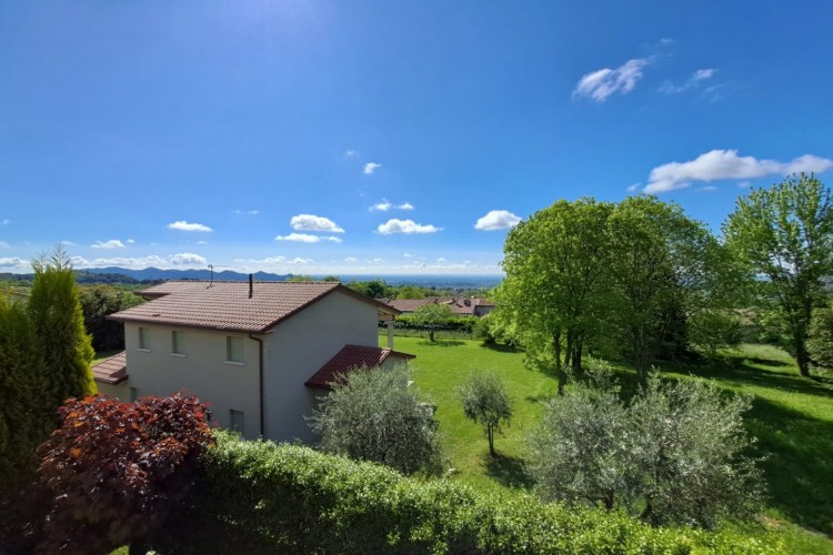 VILLA A SCHIERA INDIPENDENTE A PIEVE DEL GRAPPA