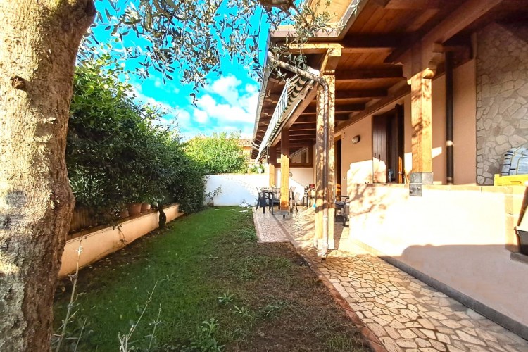 VILLA A SCHIERA A DUE PASSI DAL CENTRO DI BASSANO