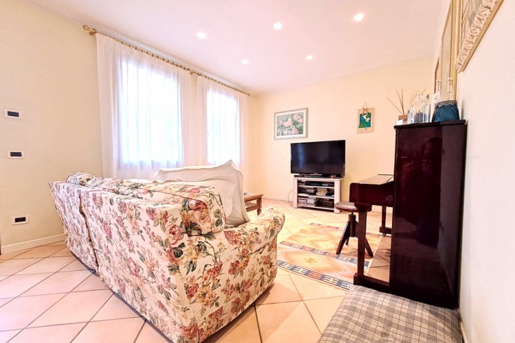 VILLA A SCHIERA A DUE PASSI DAL CENTRO DI BASSANO