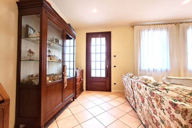 VILLA A SCHIERA A DUE PASSI DAL CENTRO DI BASSANO