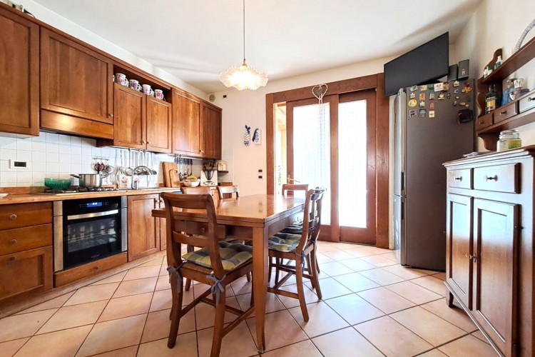 VILLA A SCHIERA A DUE PASSI DAL CENTRO DI BASSANO