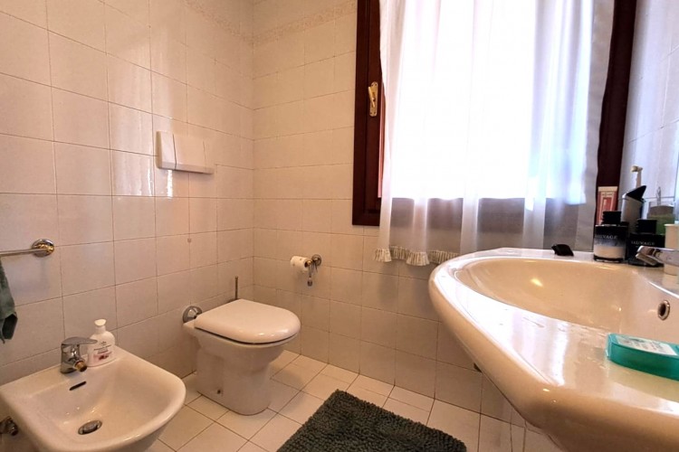 VILLA A SCHIERA A DUE PASSI DAL CENTRO DI BASSANO