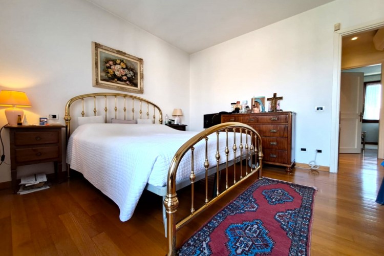 VILLA A SCHIERA A DUE PASSI DAL CENTRO DI BASSANO