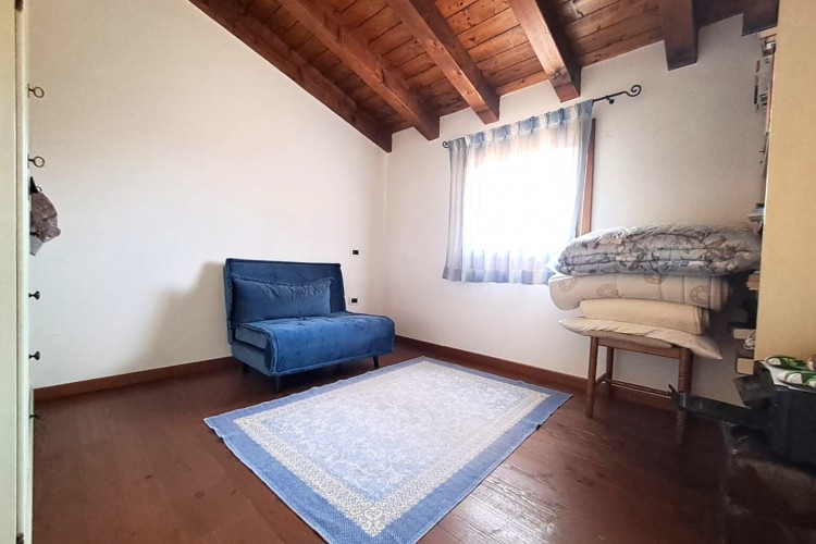 VILLA A SCHIERA A DUE PASSI DAL CENTRO DI BASSANO