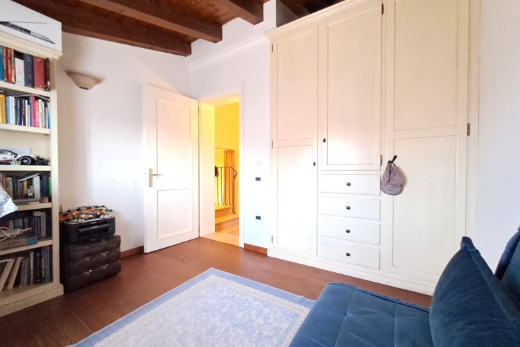 VILLA A SCHIERA A DUE PASSI DAL CENTRO DI BASSANO