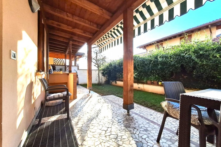 VILLA A SCHIERA A DUE PASSI DAL CENTRO DI BASSANO