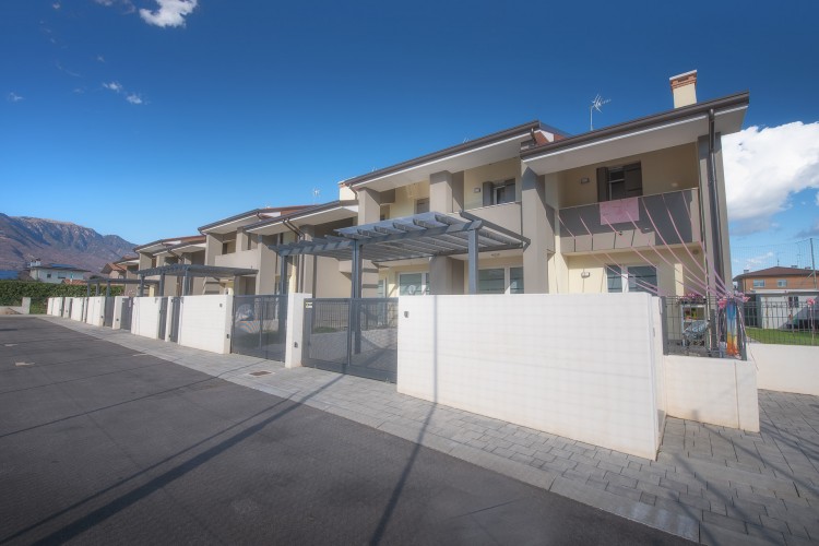 NUOVA VILLA A SCHIERA A MUSSOLENTE