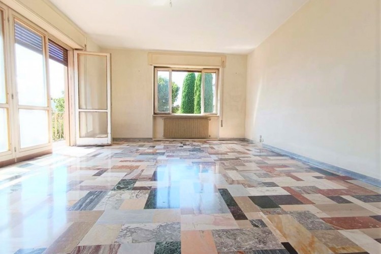 LUMINOSO TRICAMERE CON TERRAZZO ABITABILE A BASSANO