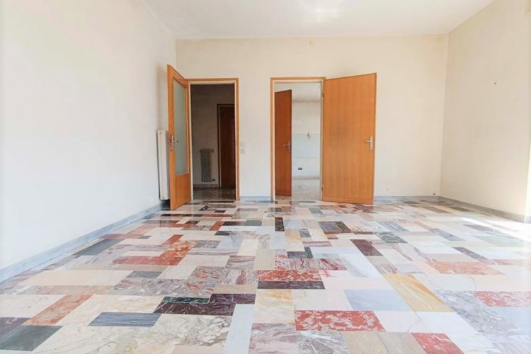 LUMINOSO TRICAMERE CON TERRAZZO ABITABILE A BASSANO