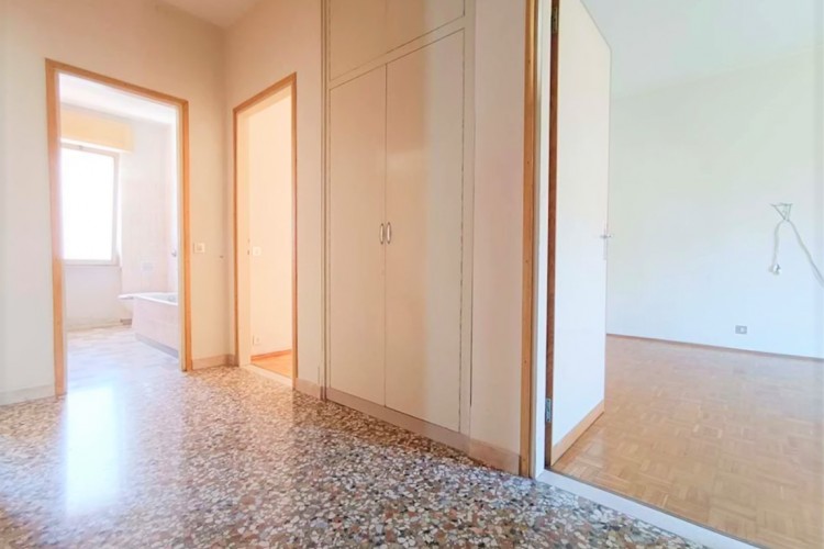 LUMINOSO TRICAMERE CON TERRAZZO ABITABILE A BASSANO