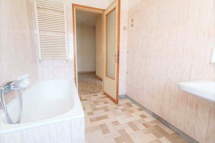 LUMINOSO TRICAMERE CON TERRAZZO ABITABILE A BASSANO