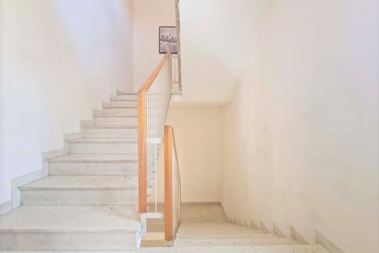 LUMINOSO TRICAMERE CON TERRAZZO ABITABILE A BASSANO