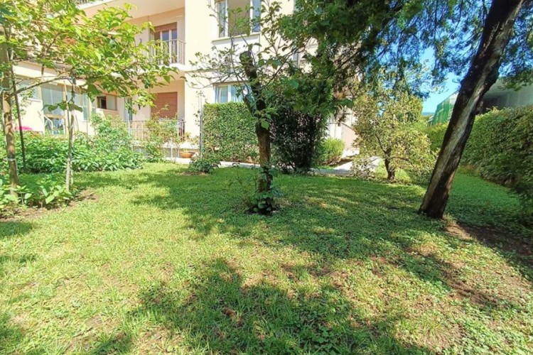 LUMINOSO TRICAMERE CON TERRAZZO ABITABILE A BASSANO