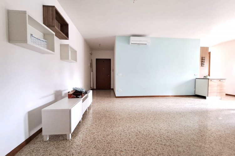 BILOCALE AL PIANO TERRA RIALZATO A ROSSANO VENETO
