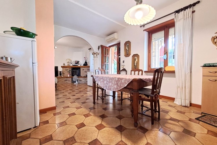 BICAMERE ARREDATO CON GIARDINO A CASTELLO DI GODEGO - USO TRANSITORIO