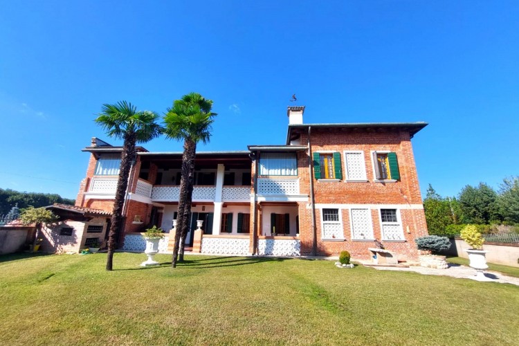 SPLENDIDA VILLA A SAN MARTINO DI LUPARI