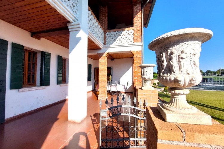 SPLENDIDA VILLA A SAN MARTINO DI LUPARI