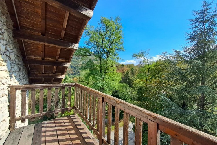 CASA RUSTICA CON SPLENDIDA VISTA A FASTRO