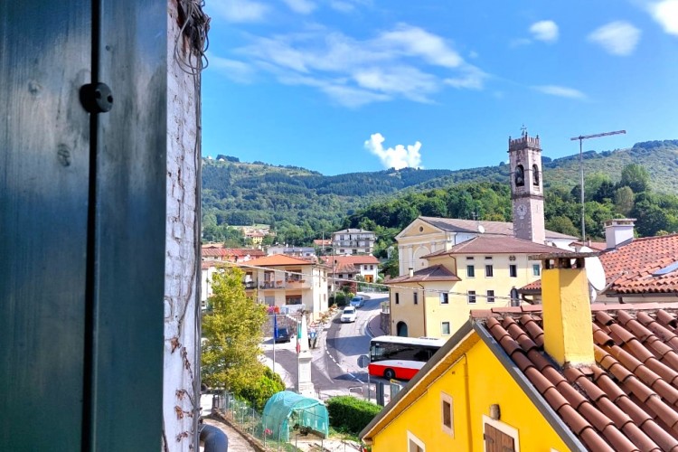 PORZIONE DI FABBRICATO TERRA-CIELO A FONTANELLE