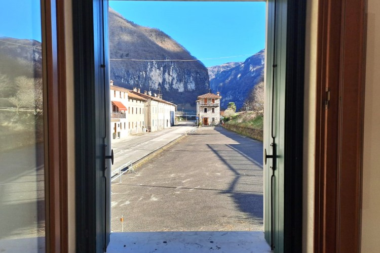 SPLENDIDO APPARTAMENTO BICAMERE INDIPENDENTE A VALBRENTA