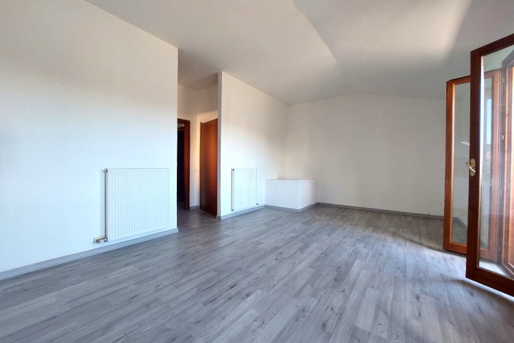 APPARTAMENTO AL PIANO PRIMO CON INGRESSO INDIPENDENTE A CA' BARONCELLO