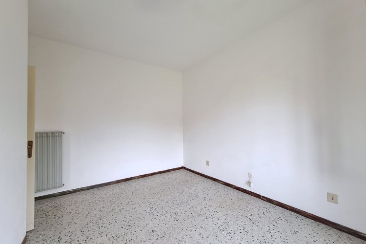 PORZIONE DI CASA BIFAMILIARE INDIPENDENTE CON AMPIO SCOPERTO PRIVATO A BASSANO DEL GRAPPA