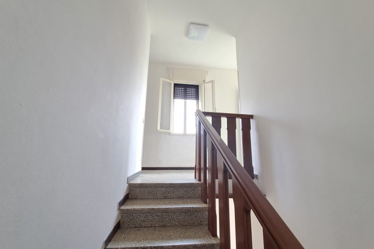 PORZIONE DI CASA BIFAMILIARE INDIPENDENTE CON AMPIO SCOPERTO PRIVATO A BASSANO DEL GRAPPA