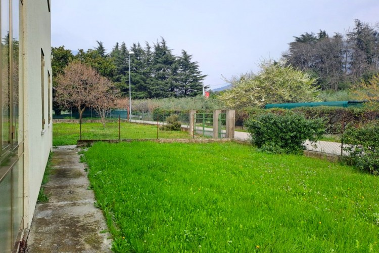 PORZIONE DI CASA BIFAMILIARE INDIPENDENTE CON AMPIO SCOPERTO PRIVATO A BASSANO DEL GRAPPA