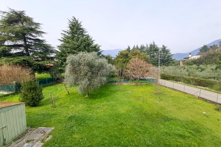 PORZIONE DI CASA BIFAMILIARE INDIPENDENTE CON AMPIO SCOPERTO PRIVATO A BASSANO DEL GRAPPA
