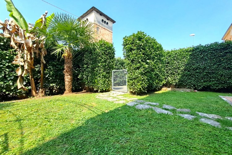 APPARTAMENTO TRILOCALE AL PIANO TERRA CON GUARDINO PRIVATO A MONTEBELLUNA