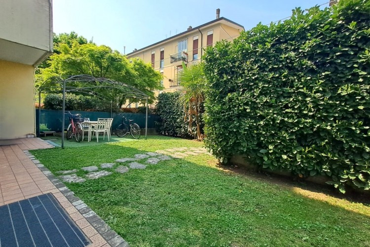 APPARTAMENTO TRILOCALE AL PIANO TERRA CON GUARDINO PRIVATO A MONTEBELLUNA