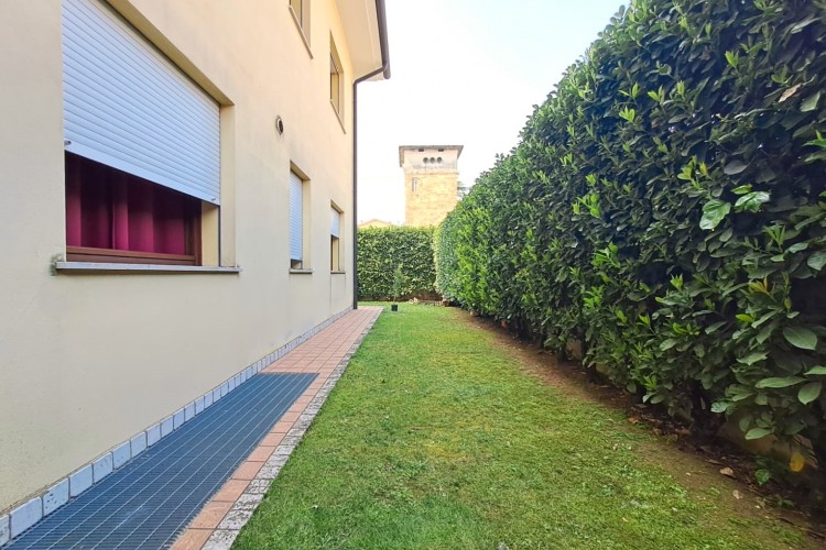 APPARTAMENTO TRILOCALE AL PIANO TERRA CON GUARDINO PRIVATO A MONTEBELLUNA